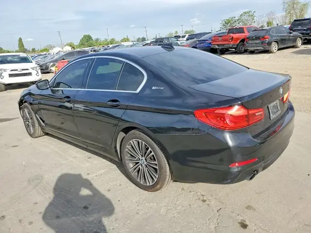 TOYOTA CAMRY 2023 photo 2
