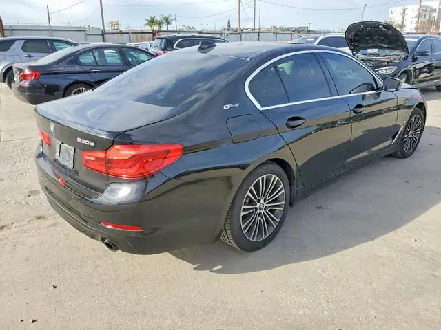TOYOTA CAMRY 2023 photo 3