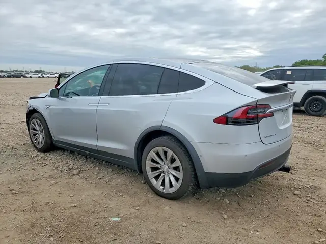 TESLA MODEL X 2016 photo 2