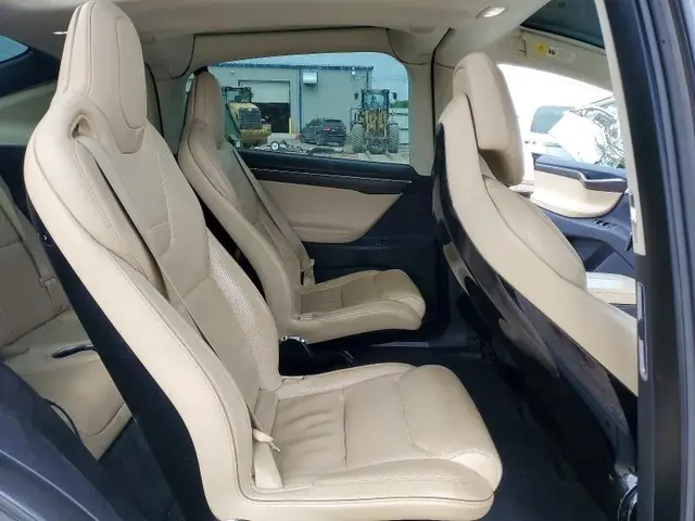 TESLA MODEL X 2016 photo 11