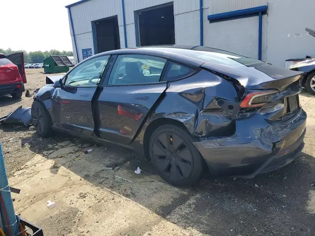TESLA MODEL 3 2025 photo 2