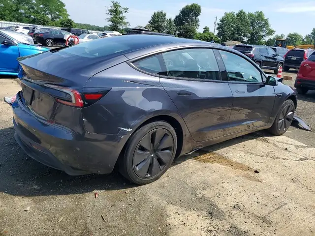 TESLA MODEL 3 2025 photo 3