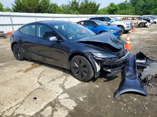 TESLA MODEL 3 2025 photo 4