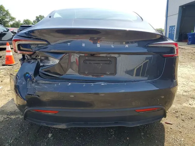 TESLA MODEL 3 2025 photo 6
