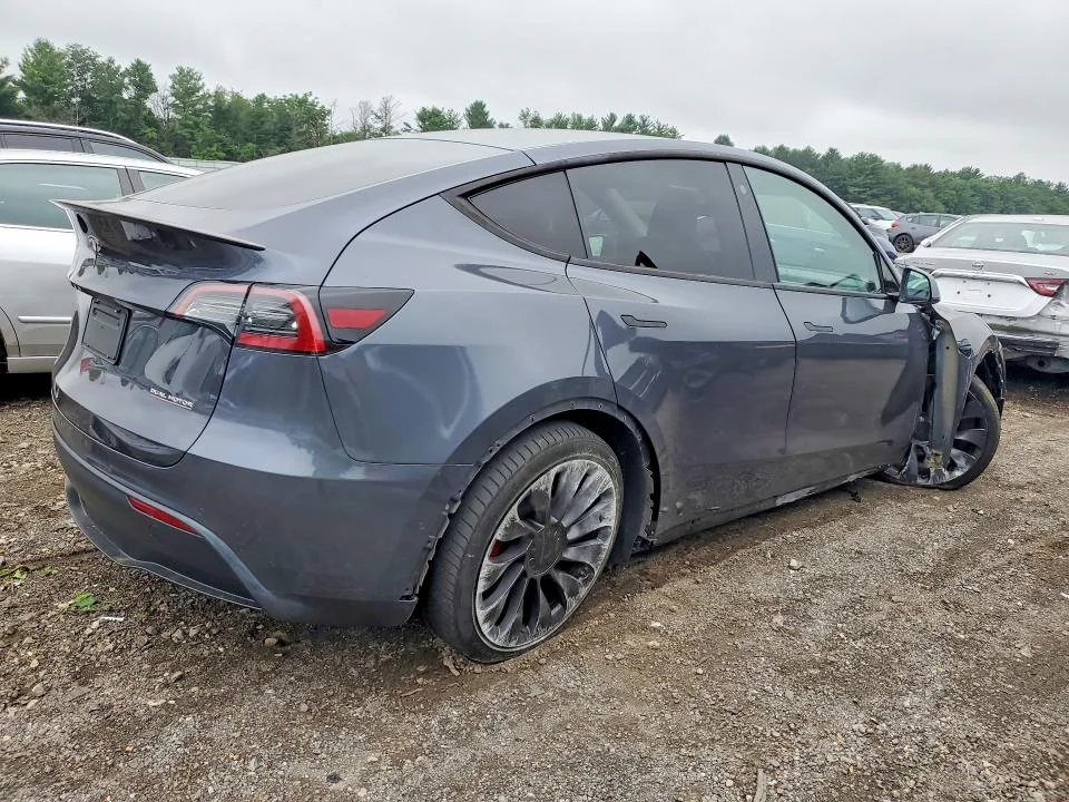 TESLA MODEL Y 2021 photo 3