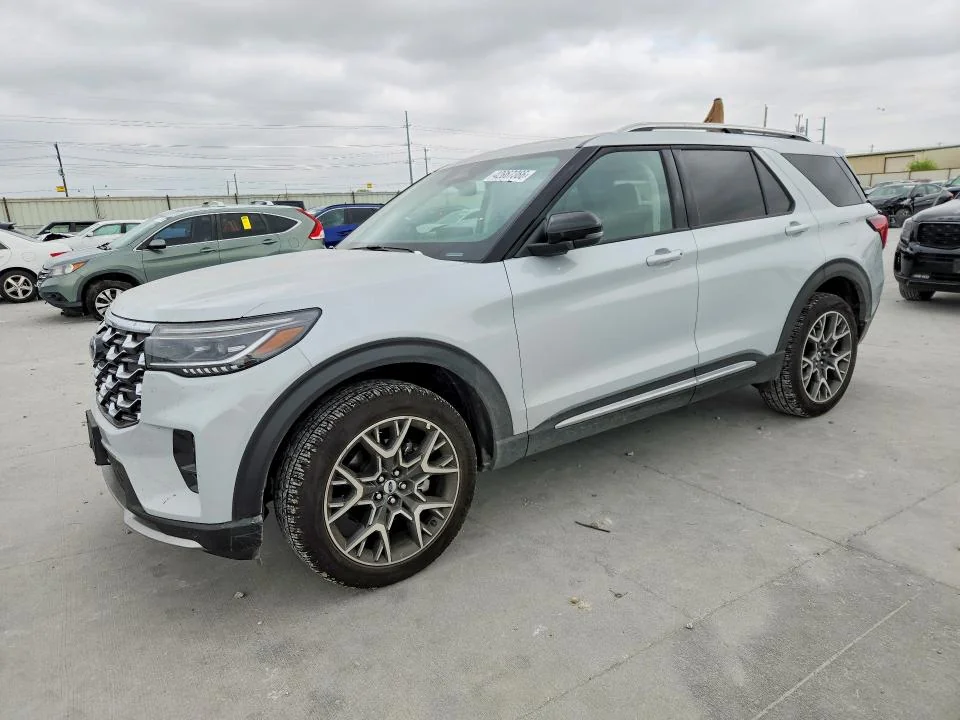 FORD EXPLORER 2025 — REAR END