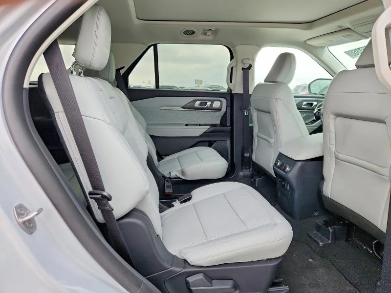 FORD EXPLORER 2025 photo 11