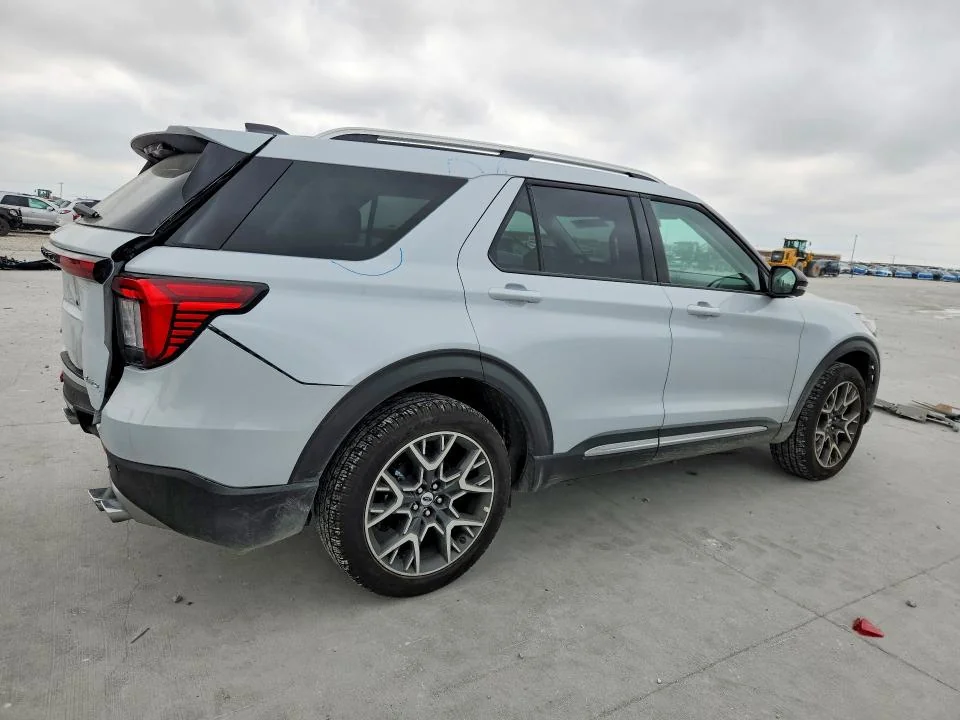 FORD EXPLORER 2025 photo 3