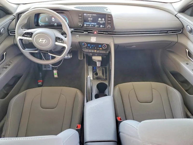 HYUNDAI ELANTRA 2026 photo 8