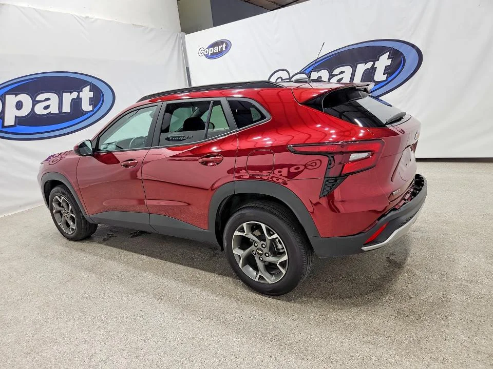 CHEVROLET TRAX 2025 photo 2