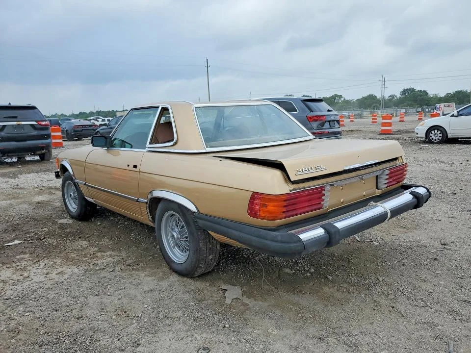 MERCEDES-BENZ 380 1982 photo 2