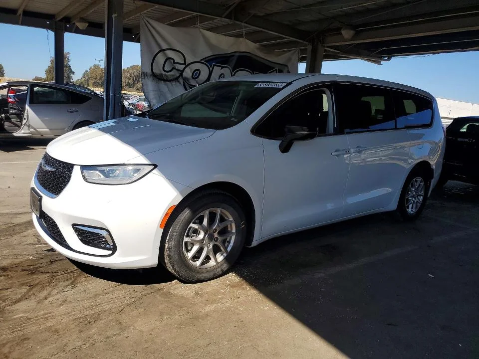CHRYSLER PACIFICA 2024 — FRONT END