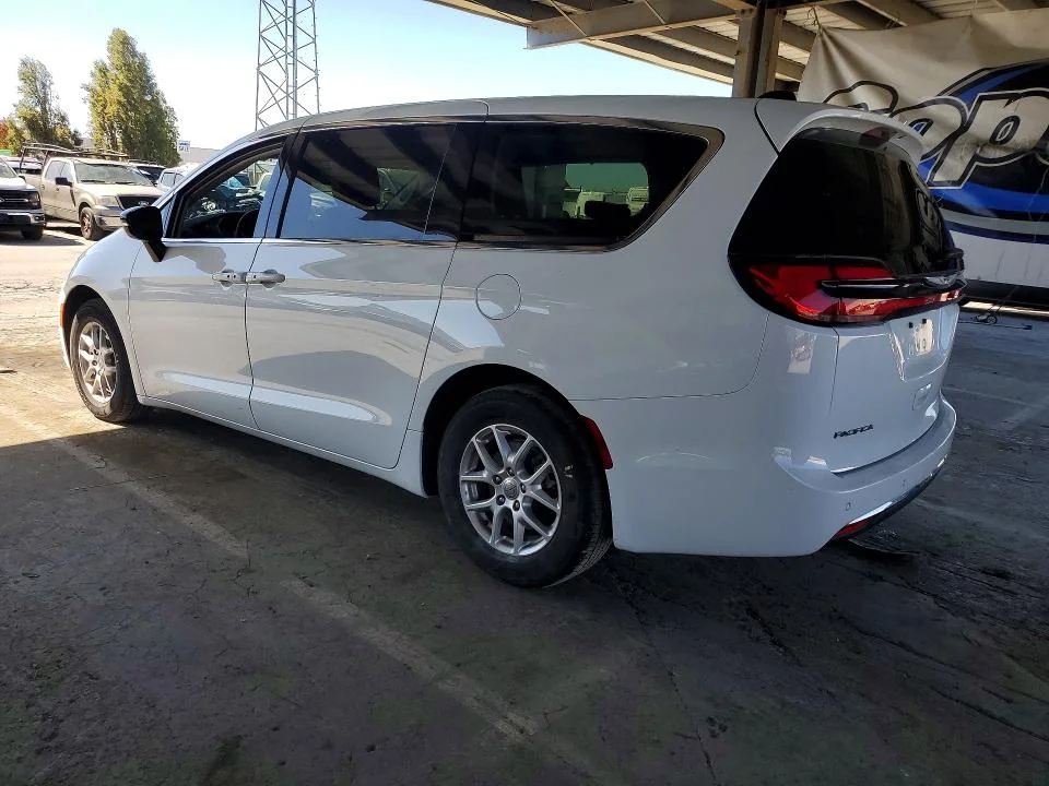 CHRYSLER PACIFICA 2024 photo 2