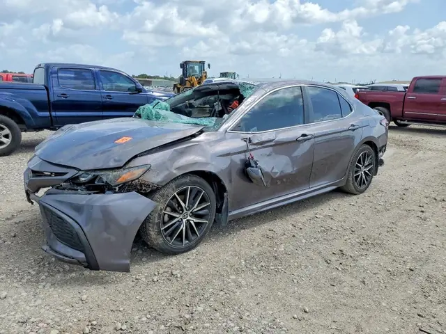 TOYOTA CAMRY 2022 — VIN 4T1T11AK5NU617406, ROLLOVER, TX - HOUSTON EAST