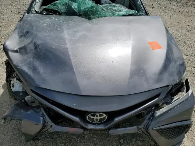 TOYOTA CAMRY 2022 photo 11