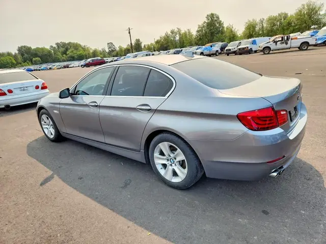BMW 328 2011 photo 2