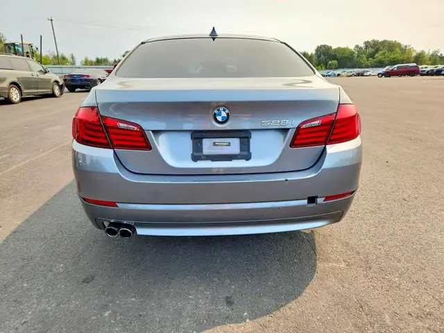 BMW 328 2011 photo 6
