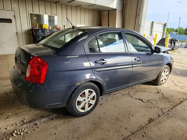 HYUNDAI ACCENT 2010 photo 3