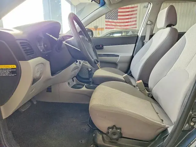 HYUNDAI ACCENT 2010 photo 7