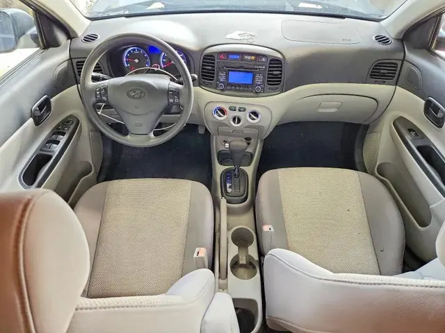 HYUNDAI ACCENT 2010 photo 8