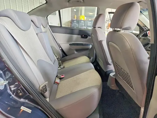 HYUNDAI ACCENT 2010 photo 10
