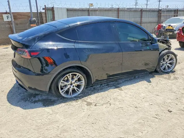 TESLA MODEL Y 2022 photo 3