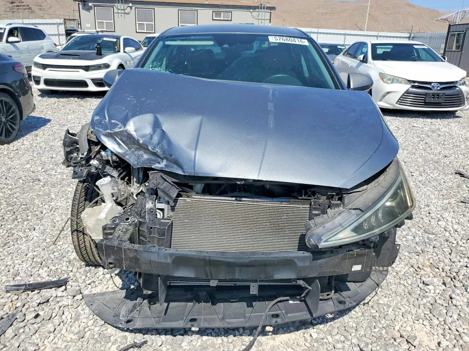 HYUNDAI ELANTRA 2019 photo 5