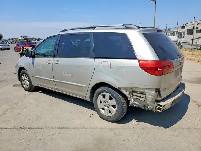 TOYOTA SIENNA 2004 photo 2