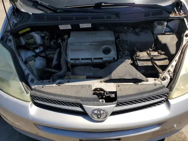 TOYOTA SIENNA 2004 photo 12