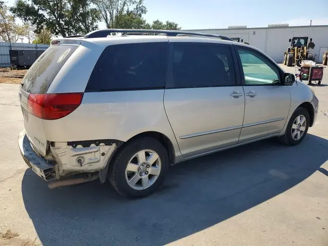 TOYOTA SIENNA 2004 photo 3