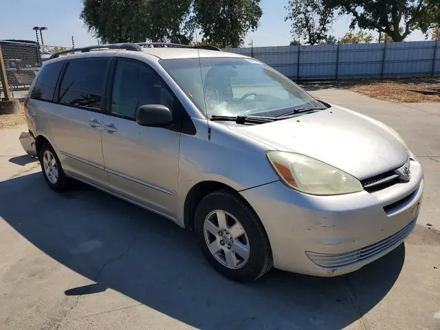 TOYOTA SIENNA 2004 photo 4