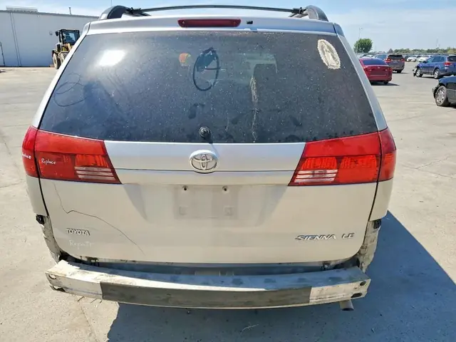 TOYOTA SIENNA 2004 photo 6