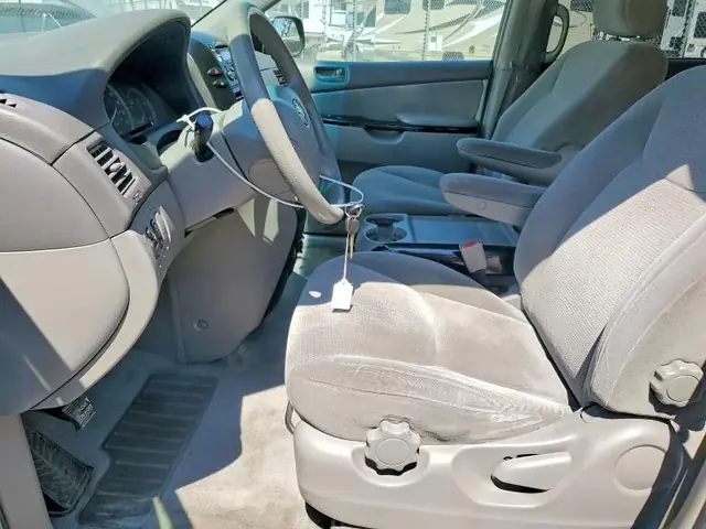 TOYOTA SIENNA 2004 photo 7