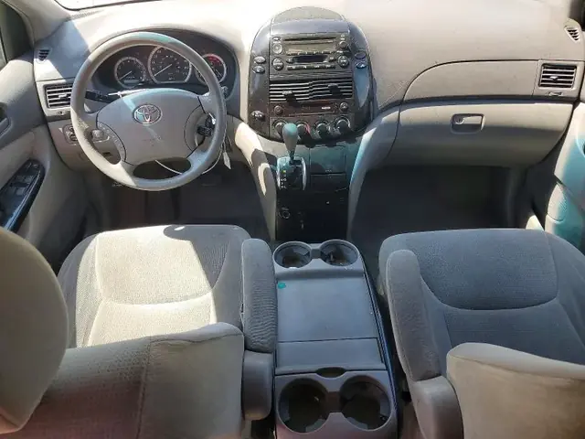 TOYOTA SIENNA 2004 photo 8