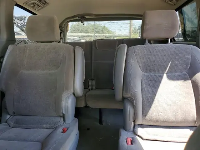 TOYOTA SIENNA 2004 photo 10