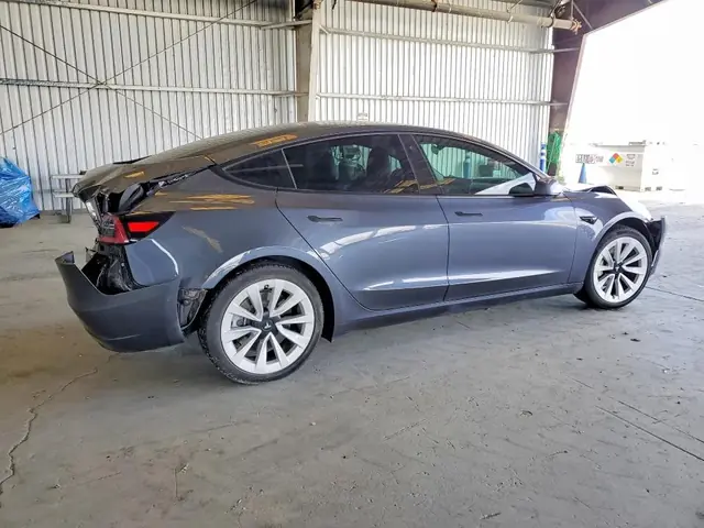 TESLA MODEL 3 2022 photo 3