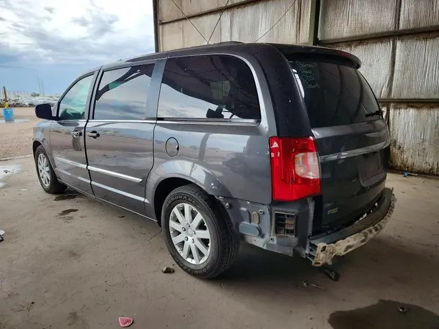 CHRYSLER TOWN & COUNTRY 2015 photo 2