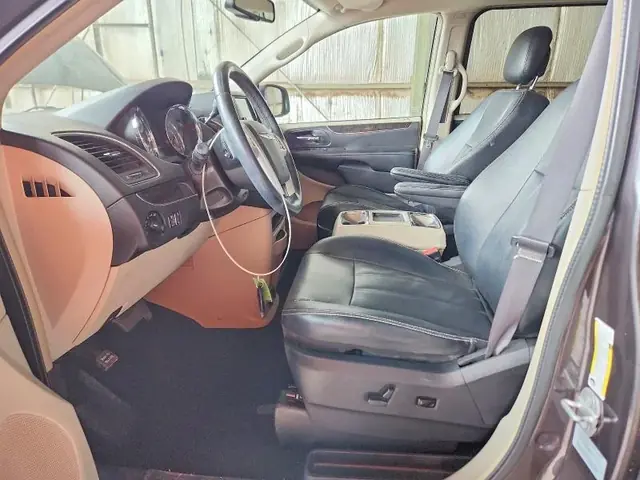 CHRYSLER TOWN & COUNTRY 2015 photo 7