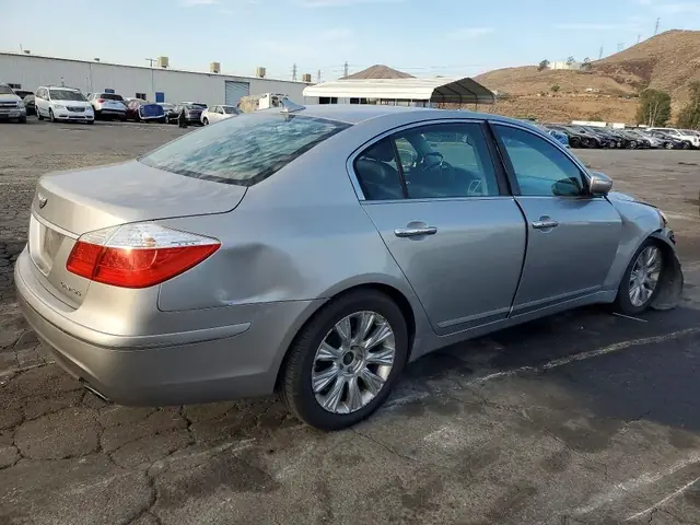 HYUNDAI GENESIS 2011 photo 3