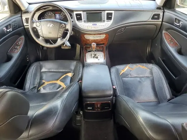 HYUNDAI GENESIS 2011 photo 8