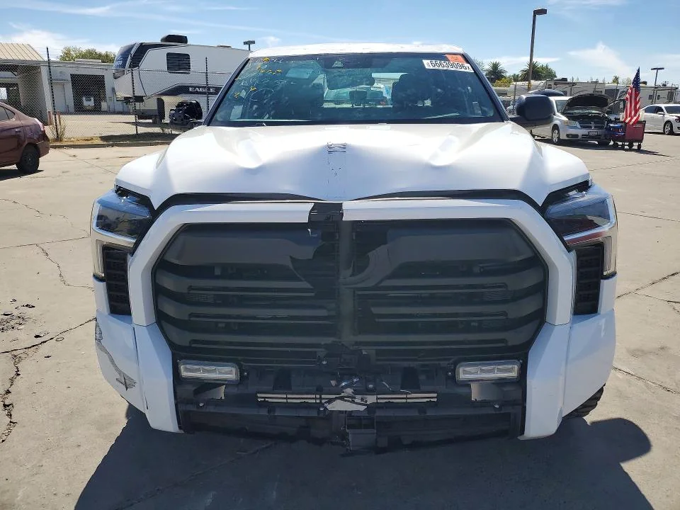 TOYOTA TUNDRA 2026 photo 5