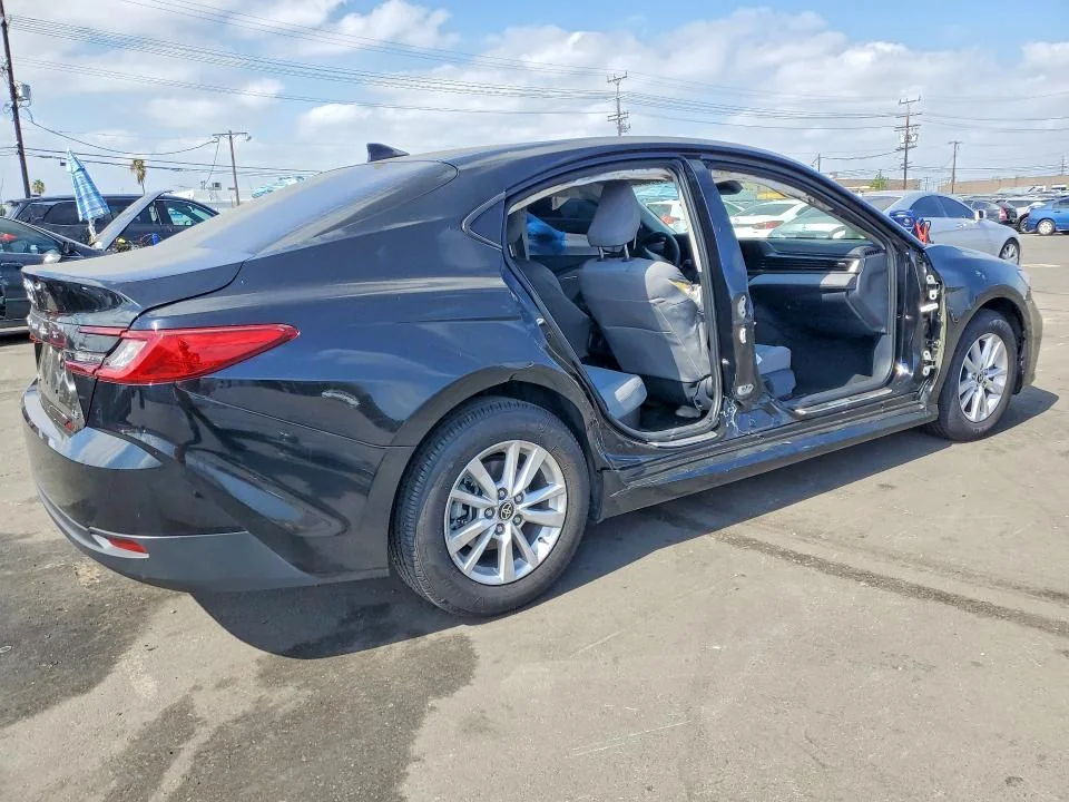 TOYOTA CAMRY 2026 photo 3