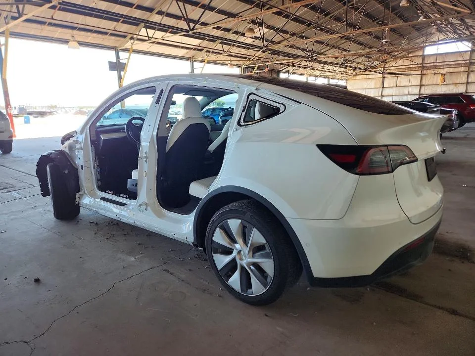 TESLA MODEL Y 2022 photo 2