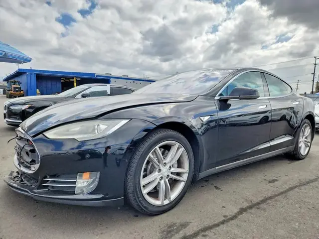 TESLA MODEL S 2013 — FRONT END