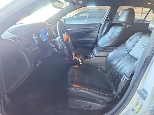 CHRYSLER 300 2013 photo 7