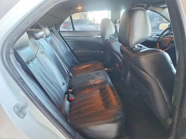 CHRYSLER 300 2013 photo 10