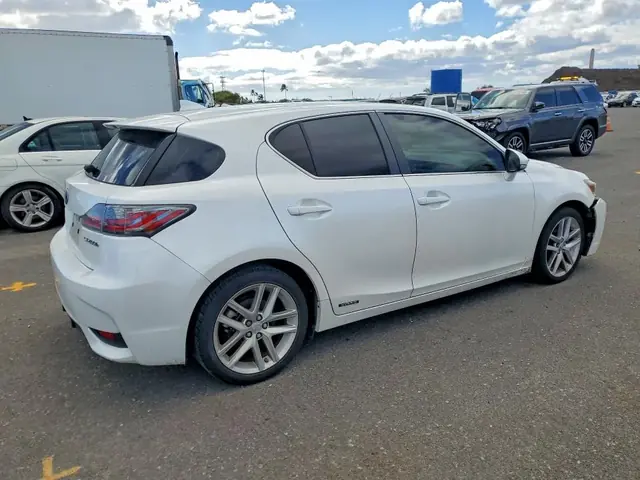 LEXUS CT 2016 photo 3