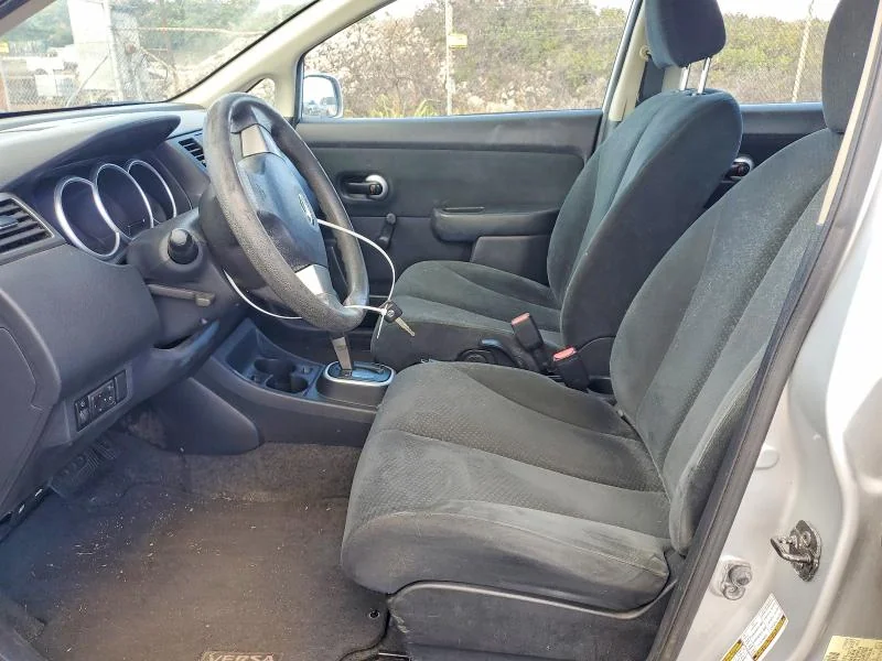 NISSAN VERSA 2010 photo 7