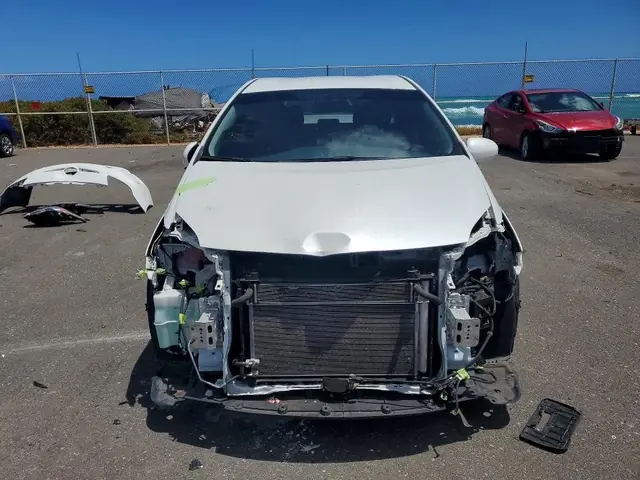 TOYOTA PRIUS 2015 photo 5