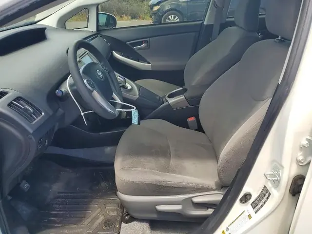 TOYOTA PRIUS 2015 photo 7
